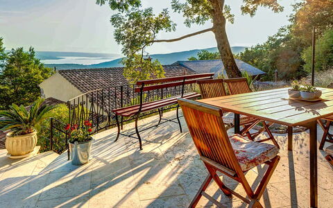 Villa Erta: Møbel, Stol, Udendørs Møbler, Skygge, Udendørs Bord, Sollys, Have, Eco Hotel, Gård, Backyard