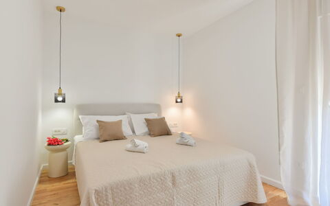 Ivy: Indretning, Møbel, Væg, Gulvbelægning, Seng, Soveværelse, Etage, Træ, Værelse, Loft