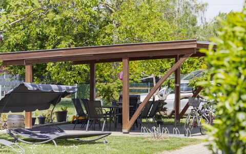 Balatonbereny 101: Træ, Skygge, Møbel, Udendørs Møbler, Udendørs Struktur, Have, Udendørs Bord, Bejdse, Pavilion