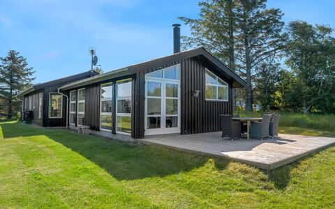 Thorulf - 450M from the Sea: Bygning, Hus, Vindue, Hjem, Tag, Boligområde, Busk, Sommerhus, Land Lot