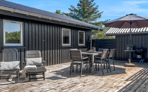 Thorulf - 450M from the Sea: Bygning, Hus, Vindue, Hjem, Tag, Boligområde, Busk, Sommerhus, Land Lot