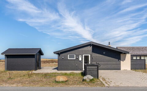 Edy - 75M from the Sea: Møbel, Træ, Indretning, Gulvbelægning, Etage, Stol, Værelse, Loft, Stue, Lejlighed