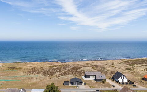 Edy - 75M from the Sea: Møbel, Træ, Indretning, Gulvbelægning, Etage, Stol, Værelse, Loft, Stue, Lejlighed