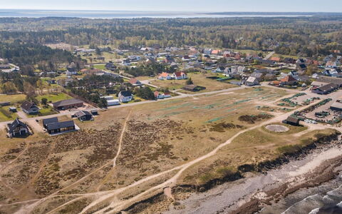 Edy - 75M from the Sea: Møbel, Træ, Indretning, Gulvbelægning, Etage, Stol, Værelse, Loft, Stue, Lejlighed
