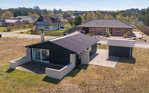Edy - 75M from the Sea: Møbel, Træ, Indretning, Gulvbelægning, Etage, Stol, Værelse, Loft, Stue, Lejlighed