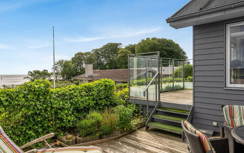 Tofan - 75M from the Sea: Hjem, Busk, Hus, Arkitektur, Boligområde, Veranda, Tag, Have, Land Lot