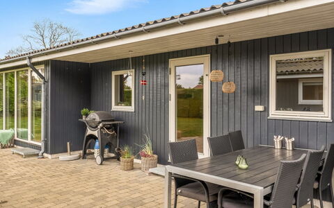 Sampsa - 350M from the Sea: Hus, Hjem, Dør, Tag, Sommerhus, Estate, Have, Skygge, Sidespor, Gård