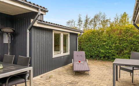 Sampsa - 350M from the Sea: Hus, Hjem, Dør, Tag, Sommerhus, Estate, Have, Skygge, Sidespor, Gård