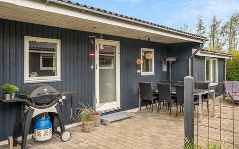 Sampsa - 350M from the Sea: Hus, Hjem, Dør, Tag, Sommerhus, Estate, Have, Skygge, Sidespor, Gård