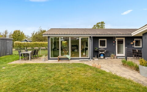 Sampsa - 350M from the Sea: Hus, Hjem, Dør, Tag, Sommerhus, Estate, Have, Skygge, Sidespor, Gård