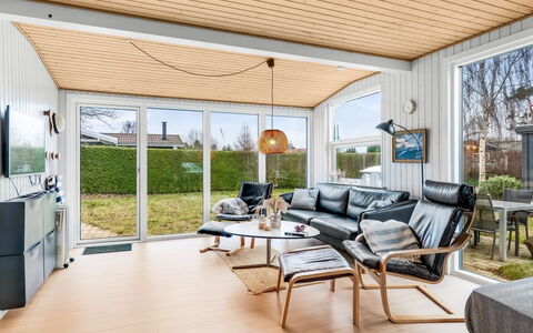 Sampsa - 350M from the Sea: Hus, Hjem, Dør, Tag, Sommerhus, Estate, Have, Skygge, Sidespor, Gård