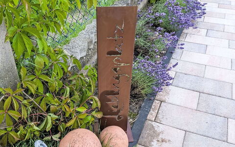 Helfrichs Ferienwohnung: Busk, Bunddække, Have, Landscaping, Urt, Blomsterkrukke