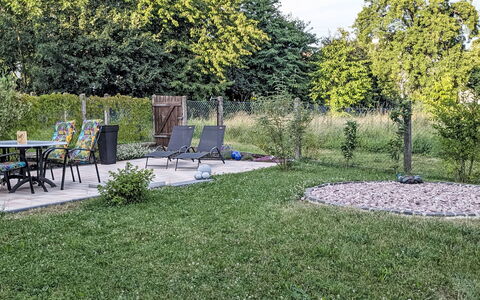 Helfrichs Ferienwohnung: Græs, Træ, Have, Busk, Lawn, Land Lot, Skygge, Bunddække