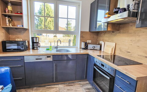 Kallinchen am Motzener See: Møbel, Countertop, Køkken Apparat, Køkken, Cabinetry, Gulvbelægning, Større Bandage, Indretning, Træ, Husholdningsapparat