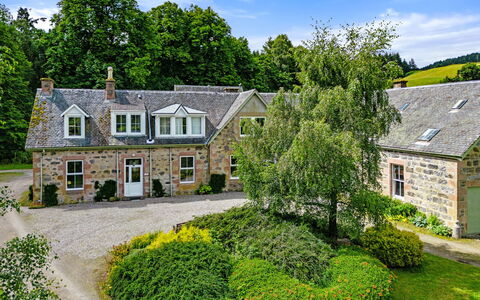 Old Dairy on Aigas Golf Course: Busk, Sommerhus, Hus, Estate, Hjem, Tag, Have, Stuehus, Mansion, Lawn