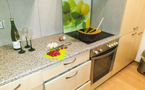 Tinkerhof Stahlhut: Countertop, Køkken, Bordservice, Gulvbelægning, Køkken Apparat, Husholdningsapparat, Frugt, Cabinetry, Større Bandage