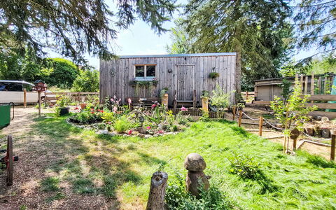 Tiny House Cottage Herbert: Busk, Have, Land Lot, Sommerhus, Landdistrikt, Bunddække, Backyard, Garden Bygninger, Skur
