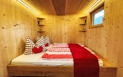 Tiny House Cottage Herbert: Træ, Bejdse, Loft, Hårdttræ, Soveværelse, Planke, Tømmer, Seng, Bed Frame, Krydsfiner