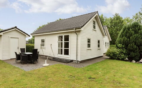 Elizabeth - 175M from the Sea: Boligområde, Tag, Forstad, Indkørsel, Estate, Skorsten