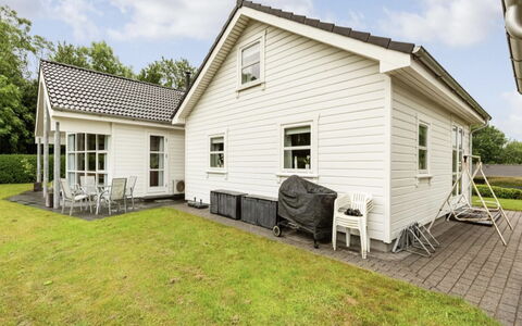 Elizabeth - 175M from the Sea: Boligområde, Tag, Forstad, Indkørsel, Estate, Skorsten