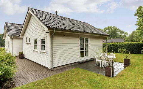 Elizabeth - 175M from the Sea: Boligområde, Tag, Forstad, Indkørsel, Estate, Skorsten