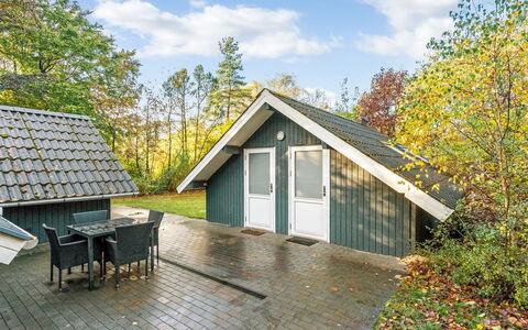 Avni - 30Km from the Sea: Møbel, Udendørs Møbler, Bordservice, Bord, Drinkware, Stol, Udendørs Bord, Mad, Flaske
