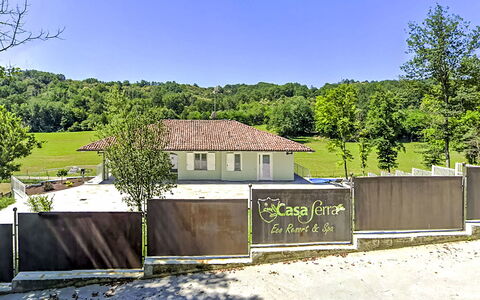 Balena: Hus, Hjem, Land Lot, Landdistrikt, Sommerhus, Estate, Lawn, Have, Stuehus, Gård