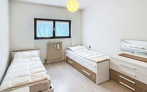 Gaggia: Soveværelse, Træ, Seng, Etage, Indretning, Gulvbelægning, Værelse, Møbel, Sengetøj, Bed Frame