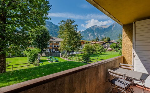 Pinzolo 205: Bjergkæde, Hill Station, Dal, Alps, Bjerglandsby, Kam, Lawn, Eco Hotel, Altan, Massif