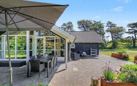 Gudrid - 550M from the Sea: Tag, Skygge, Have, Sommerhus, Estate, Landscaping, Udendørs Struktur, Gård, Stol, Design