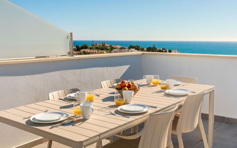 Skyhill Nerja: Møbel, Bord, Udendørs Møbler, Stol, Gulvbelægning, Køkken & Spisebord, Udendørs Bord, Etage, Restaurant, Spisestue