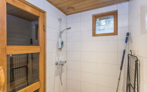 Levin Ainola: Gulvbelægning, Træ, Etage, Indretning, Sanitærarmatur, Loft, Værelse, Vvs, Bejdse, Badeværelse
