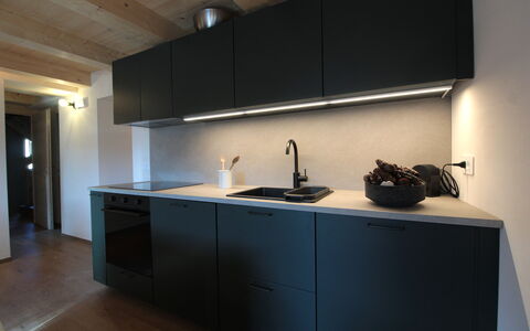 Casa Tomà Mountain View Cortina: Køkken, Countertop, Indretning, Cabinetry, Sanitærarmatur, Køkkenvask, Håndvask, Møbel, Gulvbelægning, Køkken Apparat