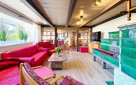 Schwarzwaldhof mit Pool & Sauna: Loft, Indretning, Møbel, Gulvbelægning, Etage, Værelse, Couch, Stue, Hal, Stol