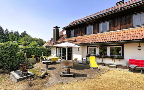 Schwarzwaldhof mit Pool & Sauna: Bygning, Vindue, Hus, Tag, Hjem, Facade, Boligområde, Sommerhus, Dør, Estate