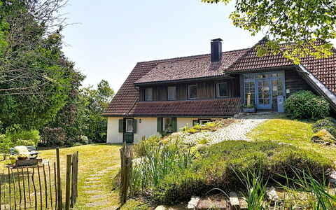 Schwarzwaldhof mit Pool & Sauna: Græs, Hus, Tag, Busk, Hjem, Sommerhus, Landskab, Landdistrikt, Land Lot