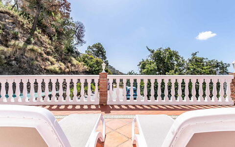 Hacienda Competa: Veranda, Altan, Udvej, Baluster, Stol, Eco Hotel, Bejdse, Udendørs Møbler, Dæk, Villa