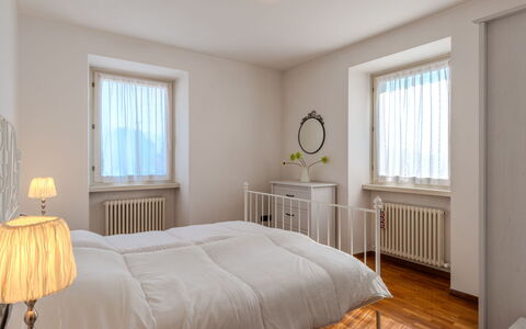 La Coccinella: Indretning, Væg, Etage, Seng, Gulvbelægning, Soveværelse, Træ, Loft, Værelse, Møbel
