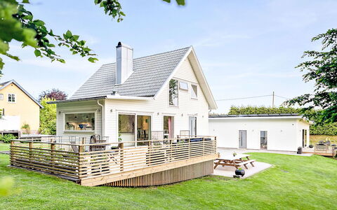 Villa Anja: Hus, Hjem, Tag, Sommerhus, Boligområde, Land Lot, Estate, Sidespor, Stuehus, Veranda