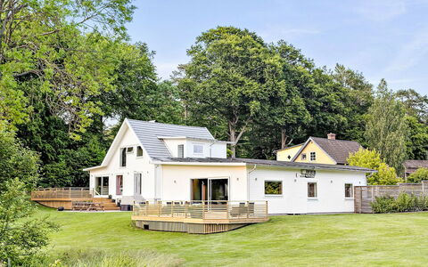 Villa Anja: Hjem, Hus, Tag, Boligområde, Sommerhus, Estate, Land Lot, Stuehus, Lawn, Have