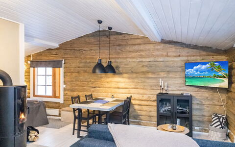 Katajamäki: Træ, Gulvbelægning, Indretning, Hjem, Loft, Etage, Møbel, Hus, Sommerhus, Værelse