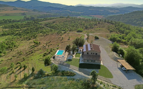 Villa Il Noccioleto: Landskab, Hus, Landdistrikt, Hjem, Land Lot, Estate, Menneskelig Bosættelse, Sommerhus, Stuehus, Landsby