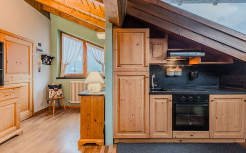 Pinzolo 5: Træ, Loft, Hårdttræ, Cabinetry, Bejdse, Attic, Skuffe, Skab, Køkken, Bjælkehytte