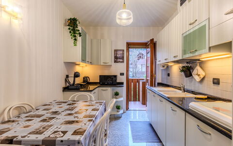 Maison Ginevra: Indretning, Træ, Gulvbelægning, Køkken, Loft, Større Bandage, Etage, Køkken Apparat, Belysning, Møbel