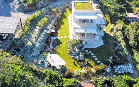 L'Eco di Rio: Landskab, Hus, Landdistrikt, Estate, Have, Landsby, Landscaping, Mansion, Bjerglandsby, Villa