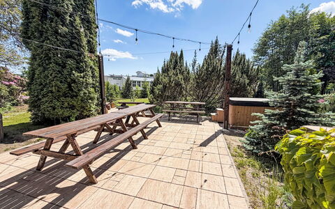 Švýcarka: Have, Skygge, Lærk, Landscaping, Hårdttræ, Udendørs Møbler, Udendørs Bench, Hegn, Picnic Bord