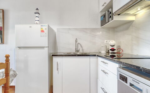 Roses 713: Køkken Apparat, Større Bandage, Køkken, Gulvbelægning, Møbel, Indretning, Countertop, Cabinetry, Etage, Værelse