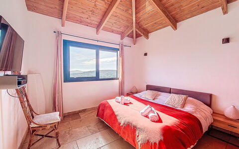 La Dorianzza: Soveværelse, Seng, Sengetøj, Sengetøj, Hotel, Dagslys, Bed Frame, Villa