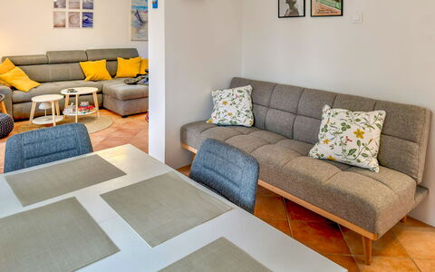 Verde: Møbel, Gulvbelægning, Indretning, Etage, Couch, Træ, Værelse, Stue, Textile, Lejlighed