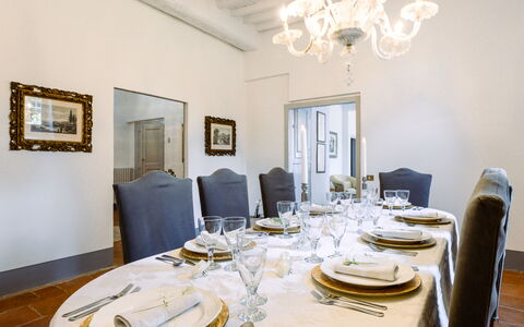 Fattoria: Møbel, Indretning, Bord, Loft, Stol, Træ, Spisestue, Værelse, Køkken & Spisebord, Gulvbelægning